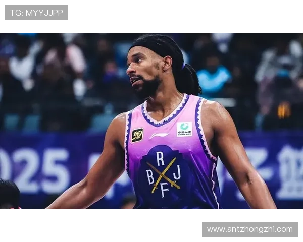 萨林杰接球即投外线三分精准如刀锋再现赛场杀手本色