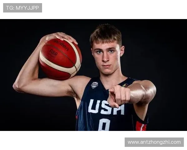 马龙强调弗拉格是球队未来的关键角色，基德应全力支持他成长